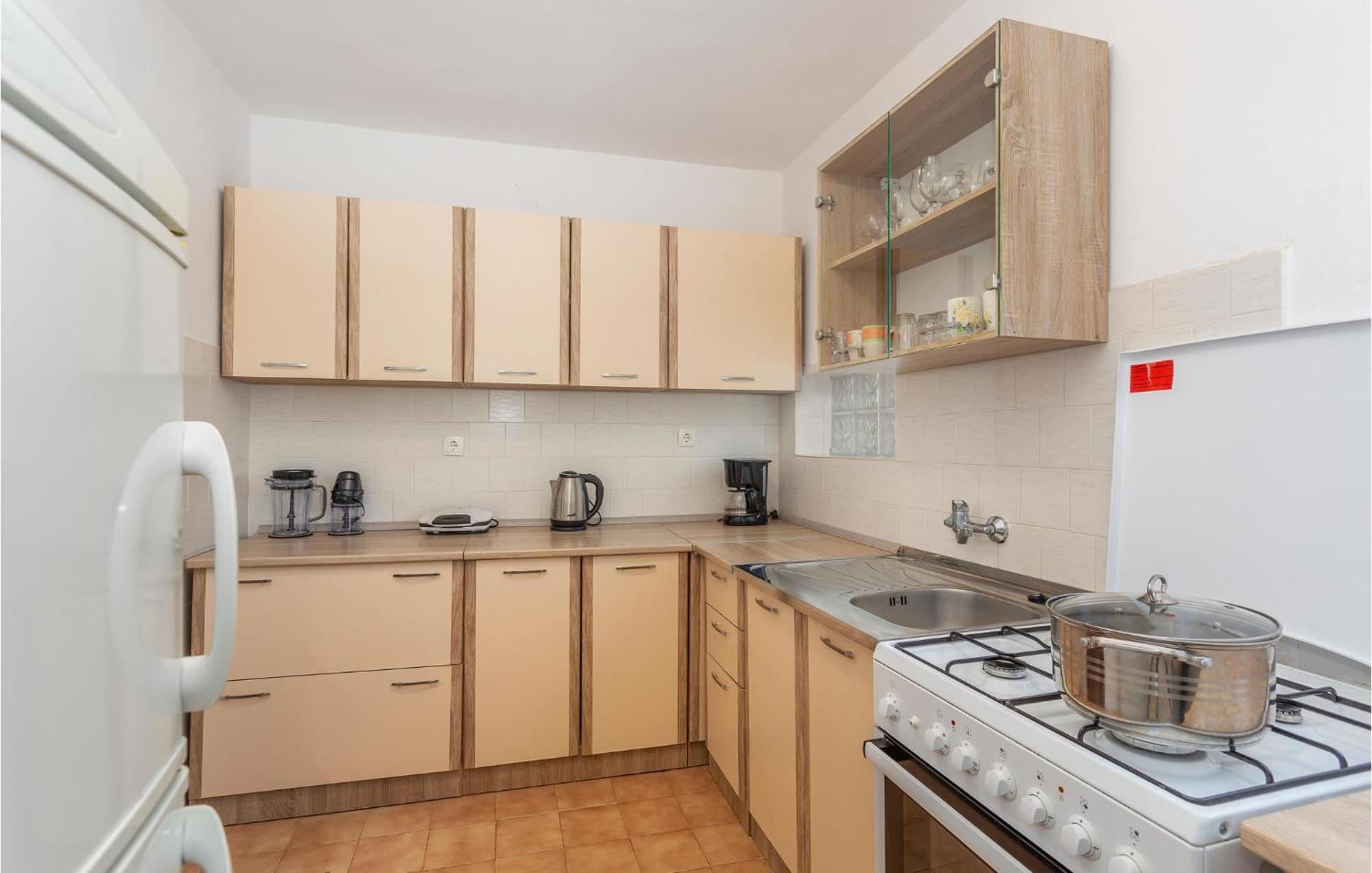 Gorgeous Apartment In Pinezici With Kitchen Pinezići Exterior foto